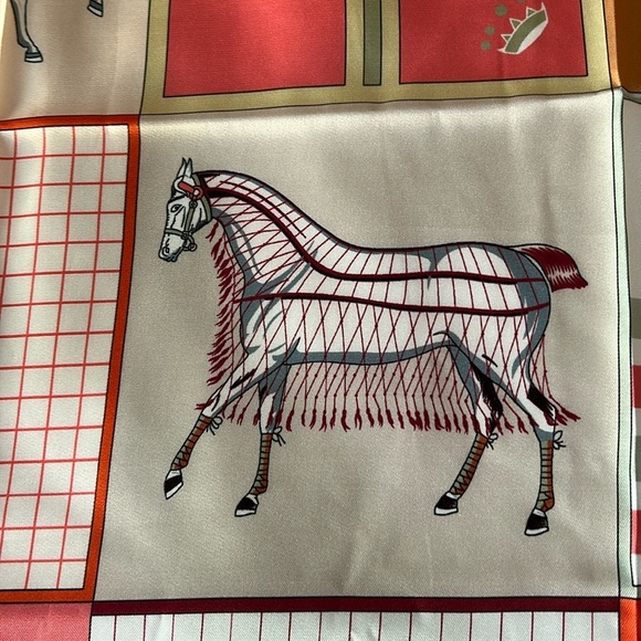 R-2217- Women's Scarf Orange Cream Colors NWT - Picture 7 of 7